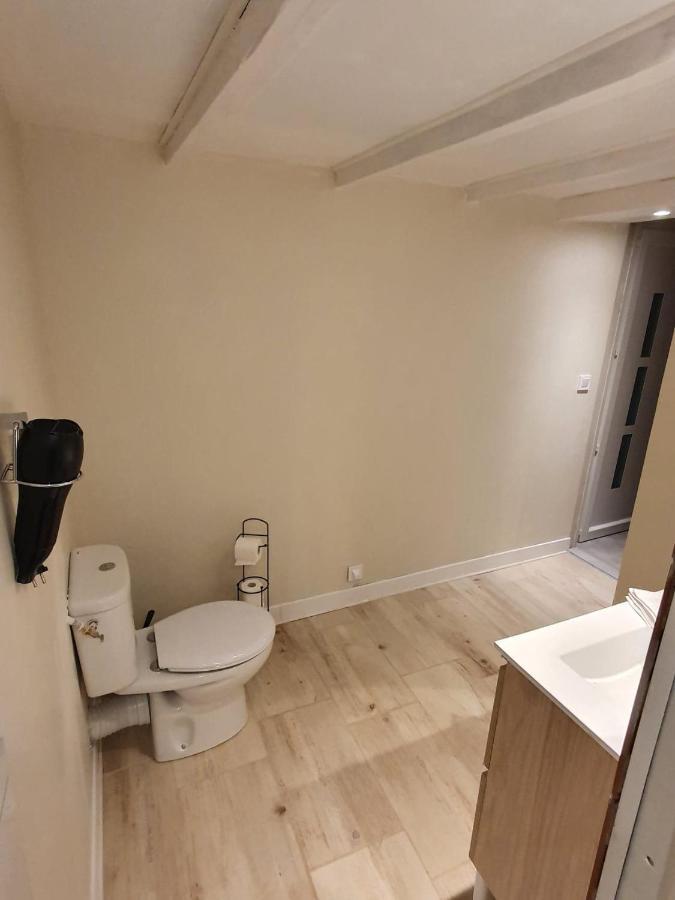 Logement Chaleureux Avec Parking Gratuit Oyre Exteriér fotografie