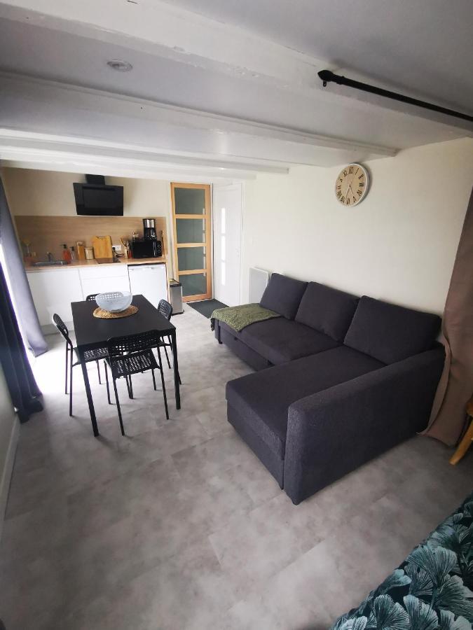 Logement Chaleureux Avec Parking Gratuit Oyre Exteriér fotografie
