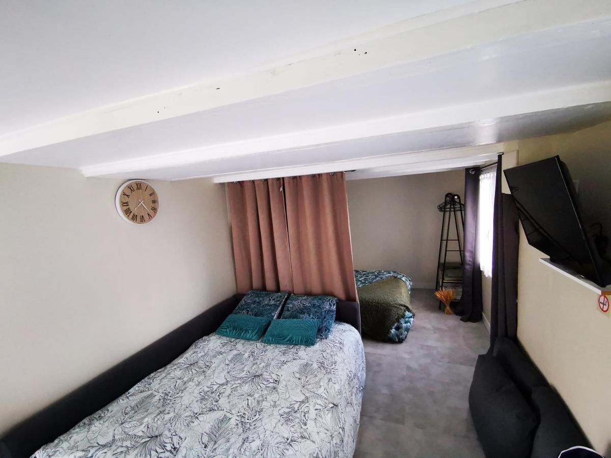 Logement Chaleureux Avec Parking Gratuit Oyre Exteriér fotografie